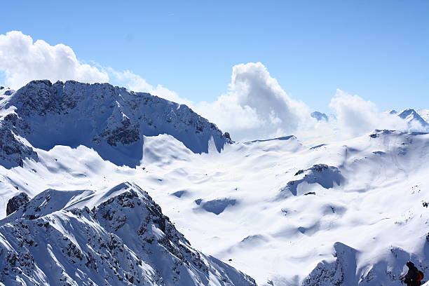istock Schneebedeckte Berge - snow capped mountains 497689691