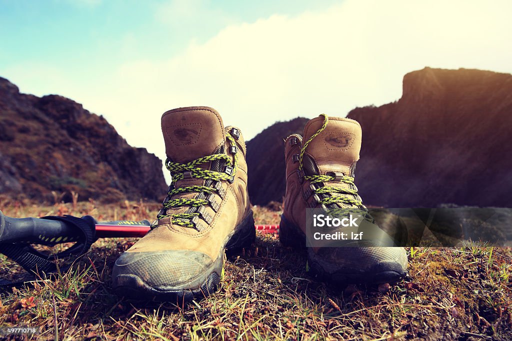 pronóstico diagonal autómata Hiking Boots On Beautiful Mountain Peak Stock Photo - Download Image Now -  2015, Achievement, Beauty In Nature - iStock