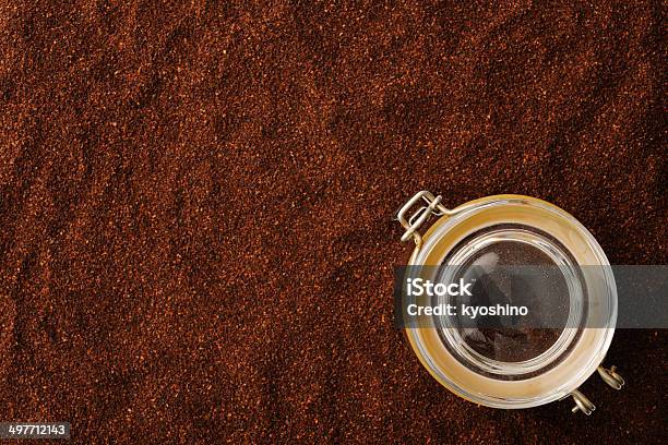 コーヒーコンテイナーに挽いたコーヒー豆 - お茶の時間のストックフォトや画像を多数ご用意 - お茶の時間, ちょうつがい, カフェイン
