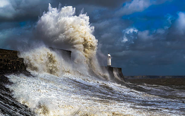 oceano de potência - storm lighthouse cloudscape sea imagens e fotografias de stock