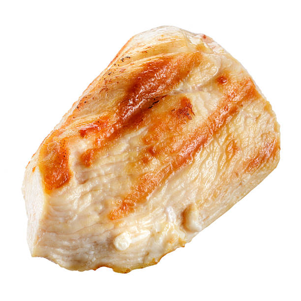 escalope de poulet grillée, isolé sur fond blanc.  morceau de viande - white meat grilled barbecue chicken photos et images de collection