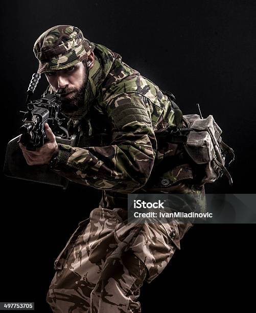 Forze Armate - Fotografie stock e altre immagini di Abbigliamento mimetico - Abbigliamento mimetico, Adulto, Air soft gun