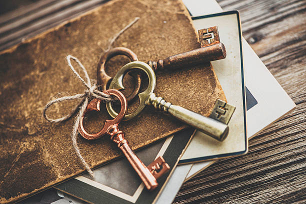 Nostalgic mementos. Old keys, diary and vintage photographs.
