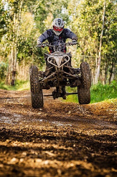 쿼드 라이더 뛰어내림 - action off road vehicle motocross cycle 뉴스 사진 이미�지