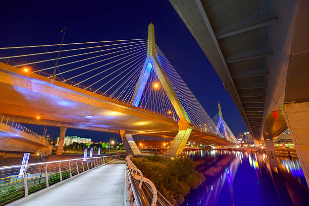 ボストンマサチューセッツ zakim ブリッジの夕日 - boston bridge leonard p zakim bunker hill bridge massachusetts ストックフォトと画像