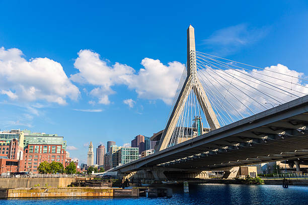 ボストン zakim マサチューセッツのバンカーヒル橋 - boston bridge leonard p zakim bunker hill bridge massachusetts ストックフォトと画像