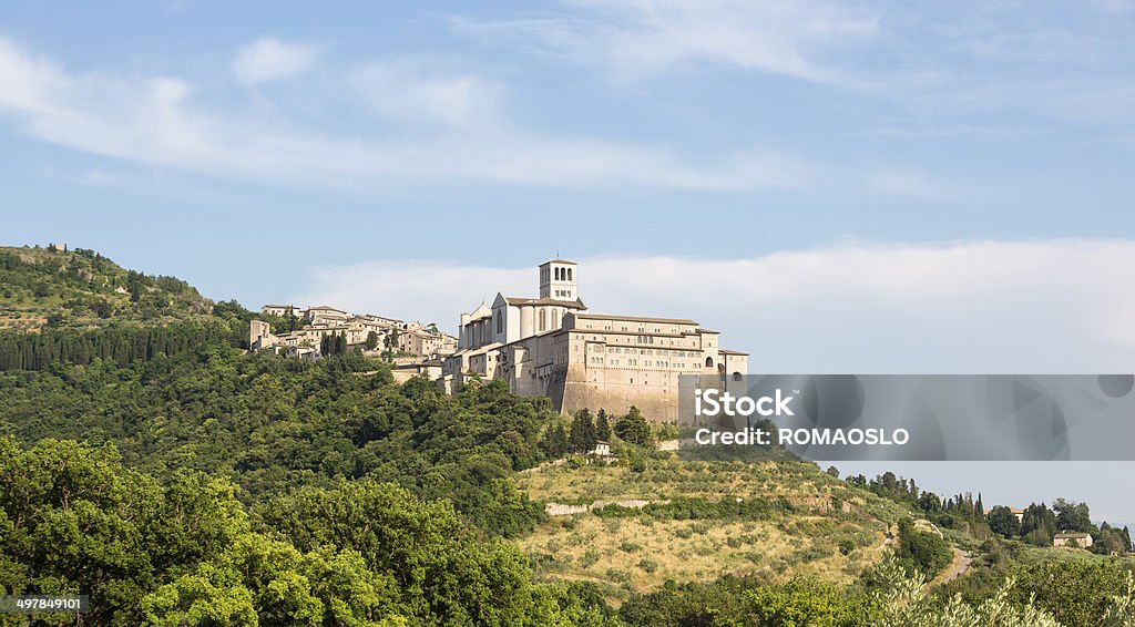 Assisi paesaggio urbano con Basilica di San Francisco, Umbria Italia - Foto stock royalty-free di Ambientazione esterna