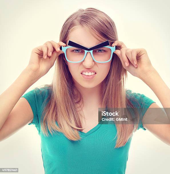 Zła Teen Dziewczyna W Śmieszne Okulary - zdjęcia stockowe i więcej obrazów Adolescencja - Adolescencja, Blond włosy, Dorosły