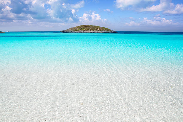 formentera strand illetas weißen sand türkisfarbenen wasser - insel formentera stock-fotos und bilder