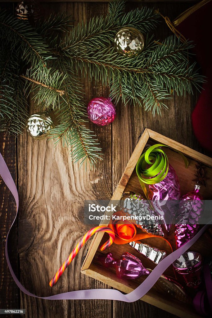 Foto de Caixa De Madeira Com Árvore De Natal Decoração E Doces Vista De Cima  e mais fotos de stock de 2015 - iStock