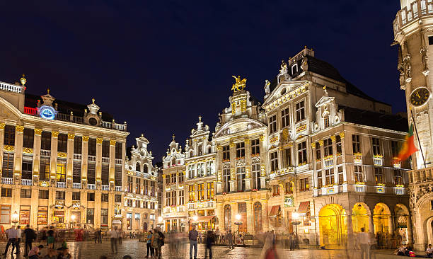 edifici sulla grand place di bruxelles piazza - brussels belgium arranging majestic foto e immagini stock