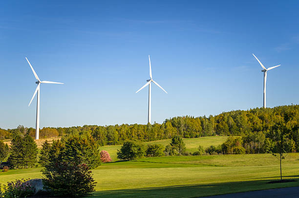 turbine eoliche su cielo blu - green economy foto e immagini stock