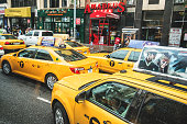 taxi-auf-den-lauf-in-manhattan.jpg?b=1&s=170x170&k=20&c=kmpIM5gv_vvJPrU1zNUwE0pP_-AJpVXFeneEzN-1I_s=