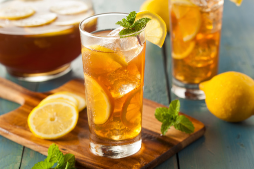 Homemade Iced Tea with Lemons and Mint