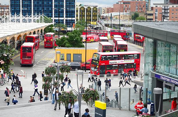 terminal degli autobus per il centro di stratford di londra - central train station foto e immagini stock