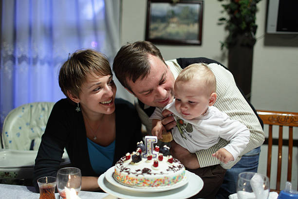 istock Family and birthday cake 497894326