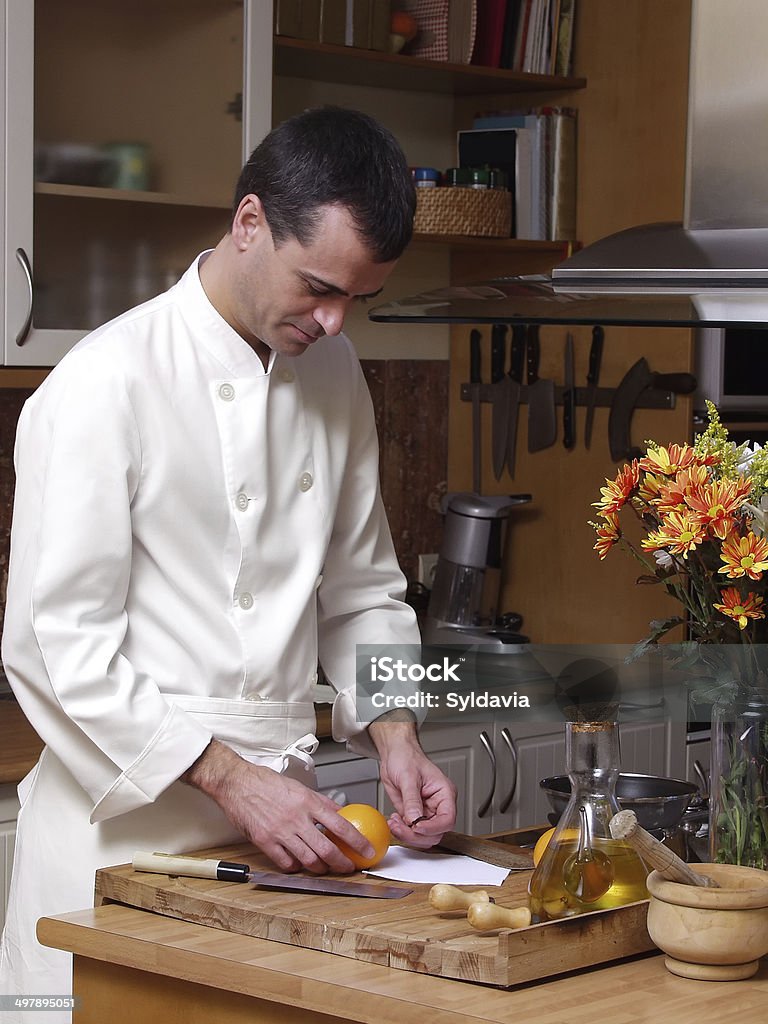 Chef dans la cuisine - Photo de 45-49 ans libre de droits