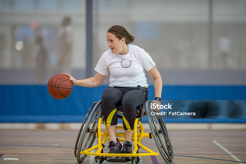女性は、車椅子がバスケットボール - スポーツのロイヤリティフリーストックフォト