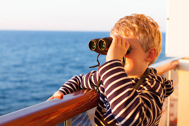 키드 크루즈, 쌍안경 - little boys discovery binoculars child 뉴스 사진 이미지