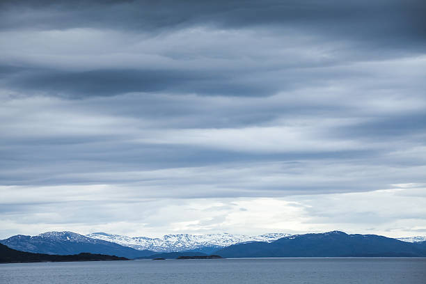 istock Norwegian sea, dark blue coastal landscape 497939066