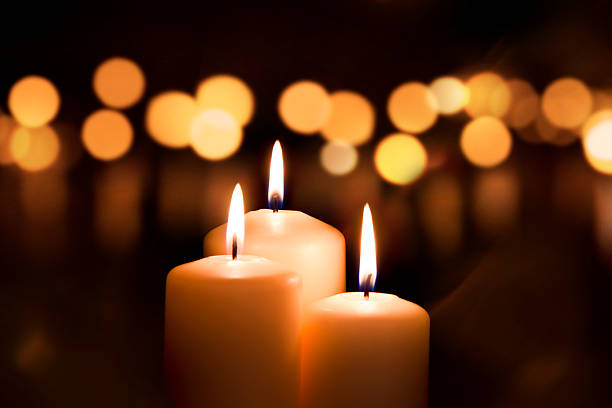 velas - luz de vela fotografías e imágenes de stock