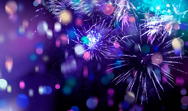 明るく輝くマルチカラーの花火と紙吹雪 - fete ストックフォトと画像