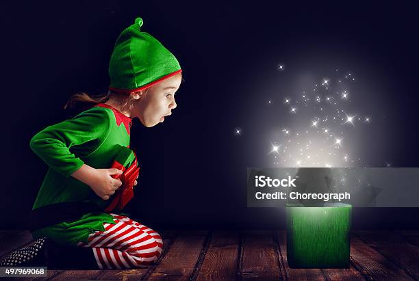 Magic Caja De Regalo Foto de stock y más banco de imágenes de Navidad - Navidad, Niño, Elfo