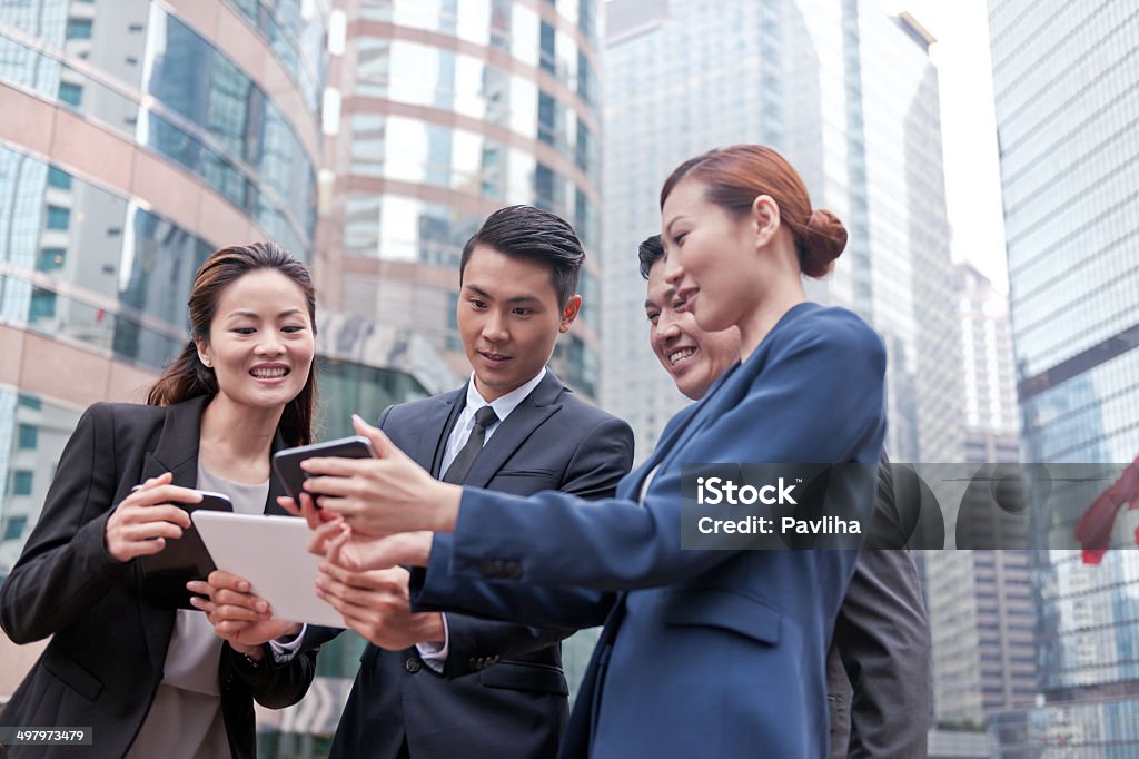 Hommes d'affaires prenant un Selfie à Hong Kong, en Chine. - Photo de 2000-2009 libre de droits