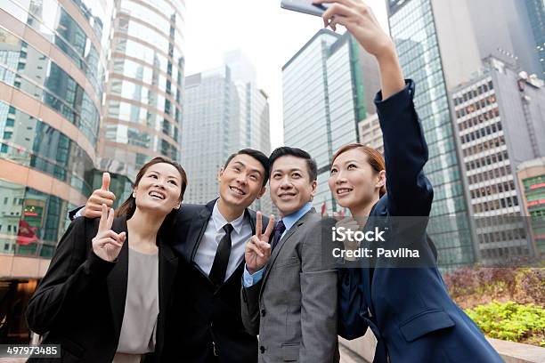 Foto de Empresários Em Uma Selfie Em Hong Kong China e mais fotos de stock de 2000-2009 - 2000-2009, Adulto, Asiático e indiano