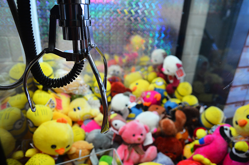 claw vending machine with toys