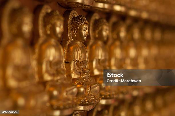 Ten Thousand Goldenen Buddhas Futter Bis An Die Wand Stockfoto und mehr Bilder von Arrangieren