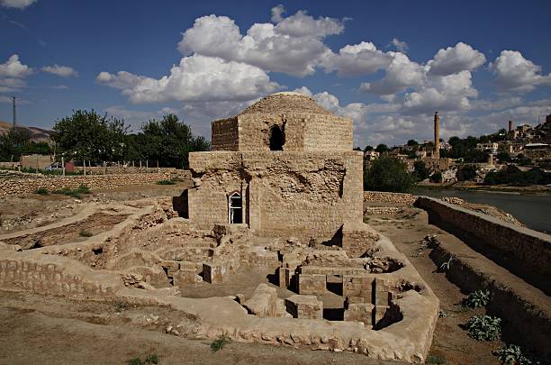 hasankeyf, по-прежнему является исторической ванной - hasankeyf стоковые фото и изображения