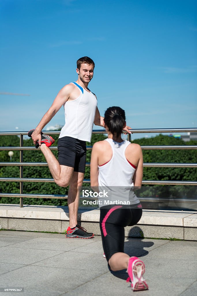 Warm-up-Paar Ausübung - Lizenzfrei Aktiver Lebensstil Stock-Foto