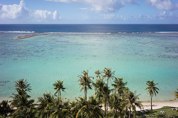 tropisches paradies-strand - guam stock-fotos und bilder