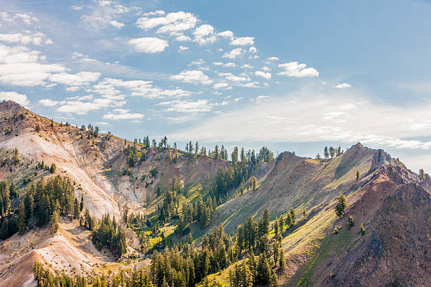 национальный парк лассен долина - lassen volcanic national park стоковые фото и изображения