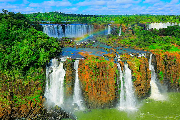 cataratas iguaçu impressionante 4 e verde floresta pluvial, brasil, américa do sul - argentina landscape scenics south america imagens e fotografias de stock