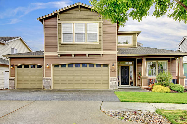 istock Big house with column porch 498016177