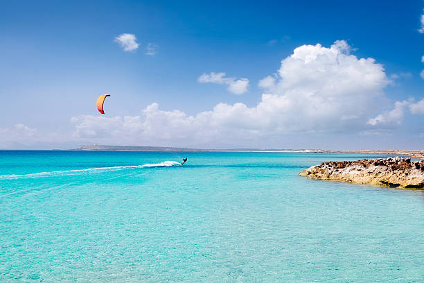 illetas formentera illetes beach türkisfarbene inselparadies - insel formentera stock-fotos und bilder