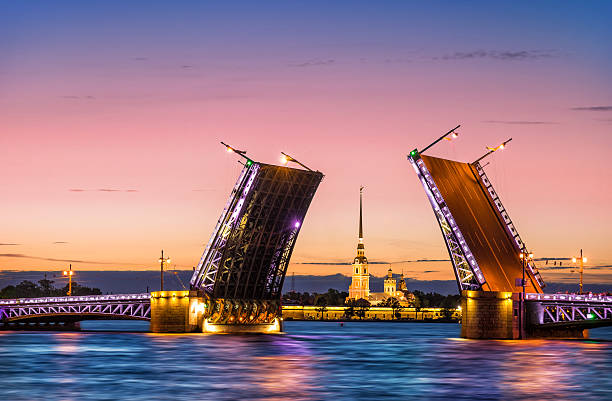 istock Bridges are separated in St. Petersburg 498028062