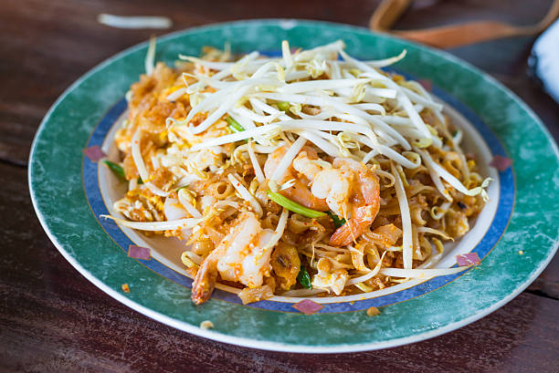 istock Thai food, Pad thai Shrimp, Thai style noodles 498028719