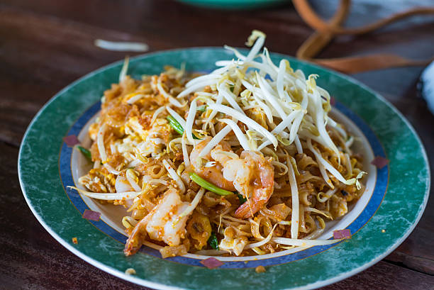 istock Thai food, Pad thai Shrimp, Thai style noodles 498029021