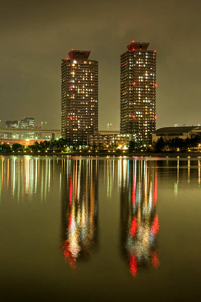 Reflexo Daiba Towers diária - foto de acervo