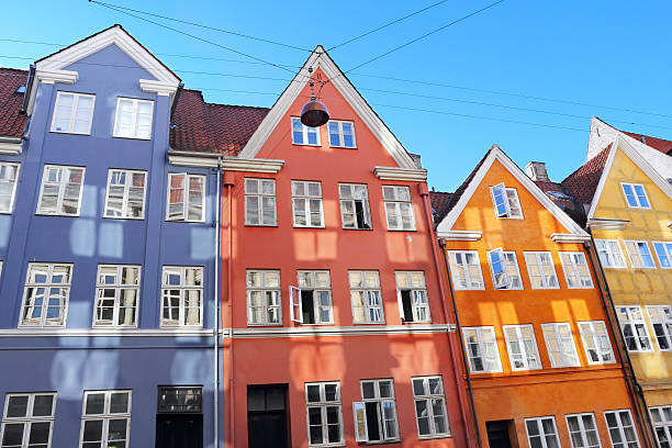 colorido edificios de - denmark house cottage rural scene fotografías e imágenes de stock