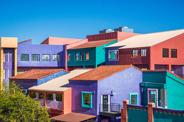 do centro de tucson, arizona colorida la placita village multi-complexo de edifícios - tucson - fotografias e filmes do acervo