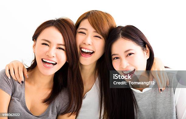 Nahaufnahme Der Glückliche Junge Frauen Gesichter Blick In Die Kamera Stockfoto und mehr Bilder von Asien