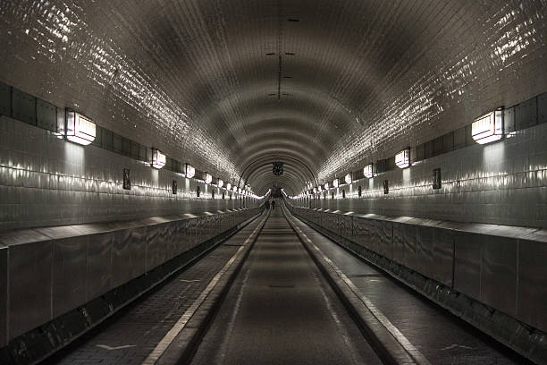 istock Elbe Tunnel in Hamburg 498066741