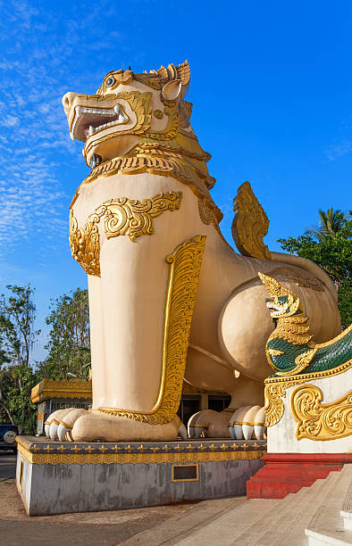 entrada swedagon pagoda - burmese culture myanmar gold lion fotografías e imágenes de stock