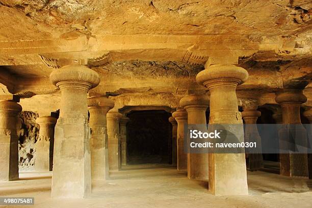 Grotte Di Elephanta India - Fotografie stock e altre immagini di Asta - Oggetto creato dall'uomo - Asta - Oggetto creato dall'uomo, Colonna naturale, Antico - Condizione