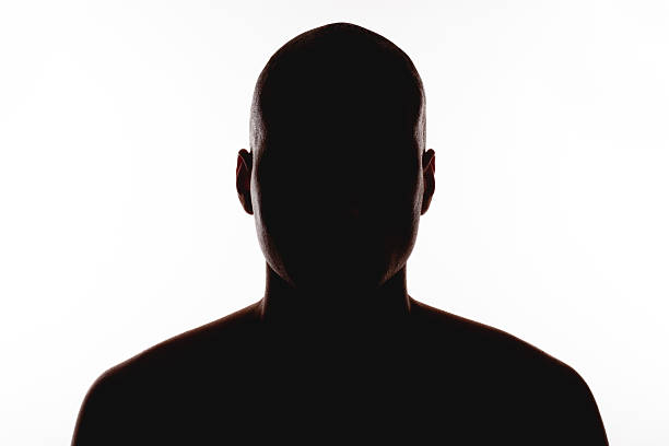 silhouette de l'homme sur fond blanc - secret identity photos photos et images de collection