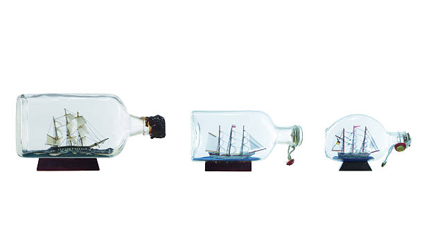 帆布船のボトル - ship in a bottle bottle sailing ship nautical vessel ストックフォトと画像